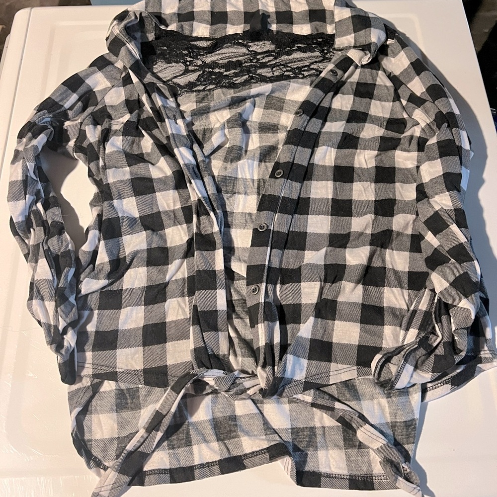 🌼 Front tie checkered button up shirt